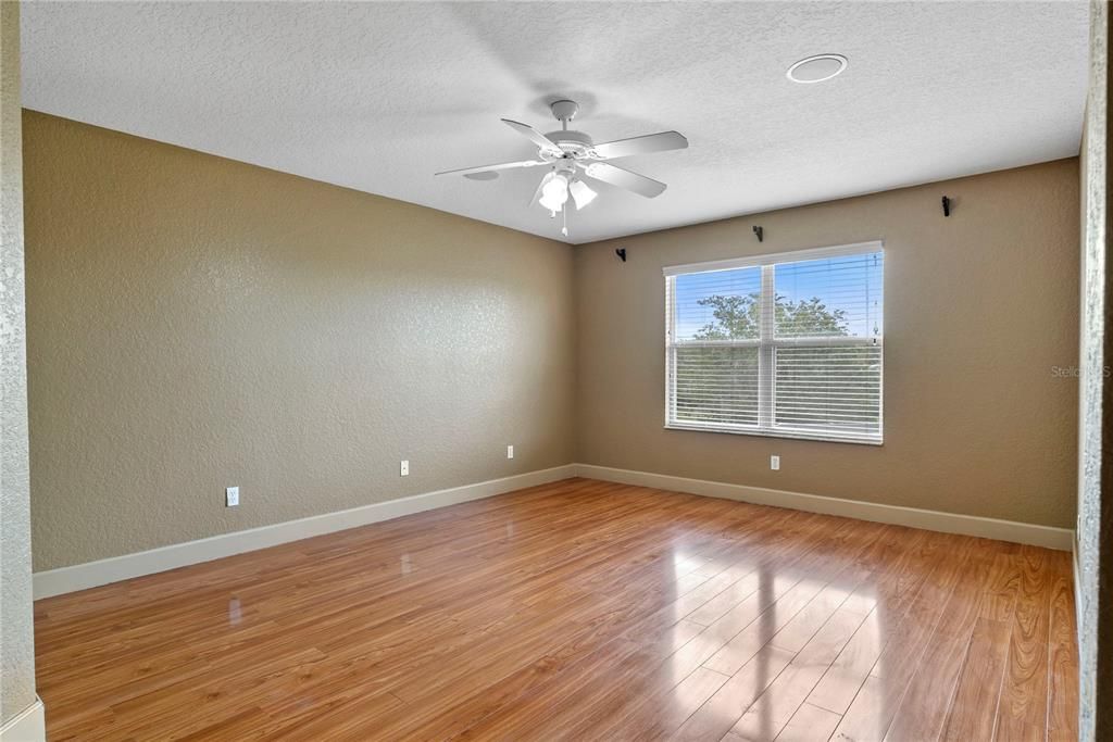 For Sale: $600,000 (4 beds, 3 baths, 3807 Square Feet)