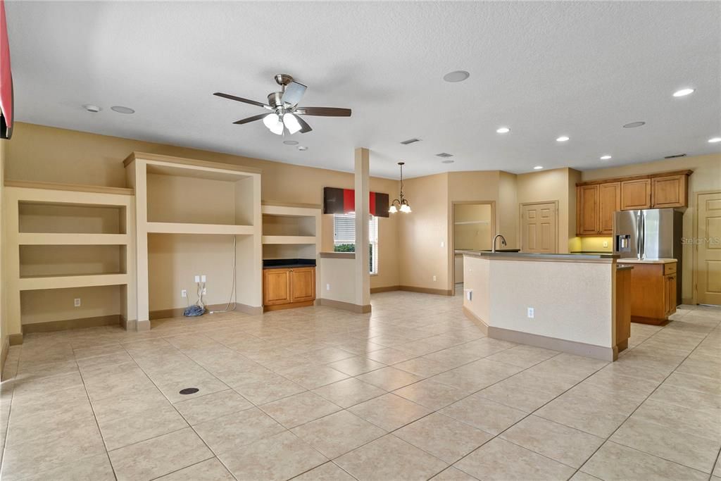 For Sale: $600,000 (4 beds, 3 baths, 3807 Square Feet)