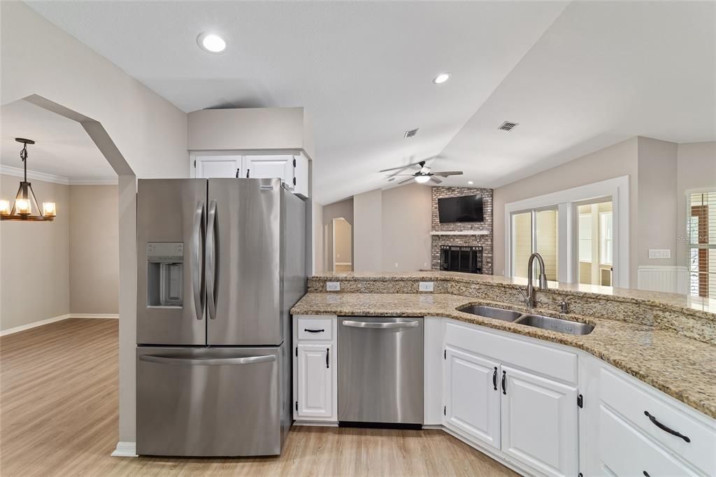 Active With Contract: $684,900 (4 beds, 2 baths, 2139 Square Feet)