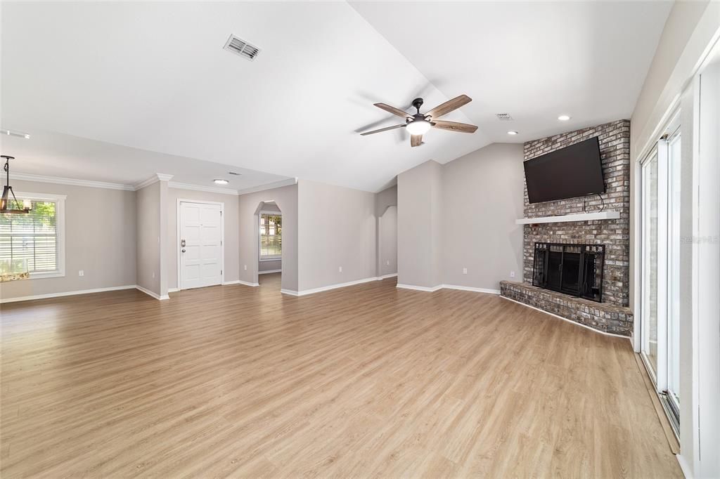 Active With Contract: $684,900 (4 beds, 2 baths, 2139 Square Feet)