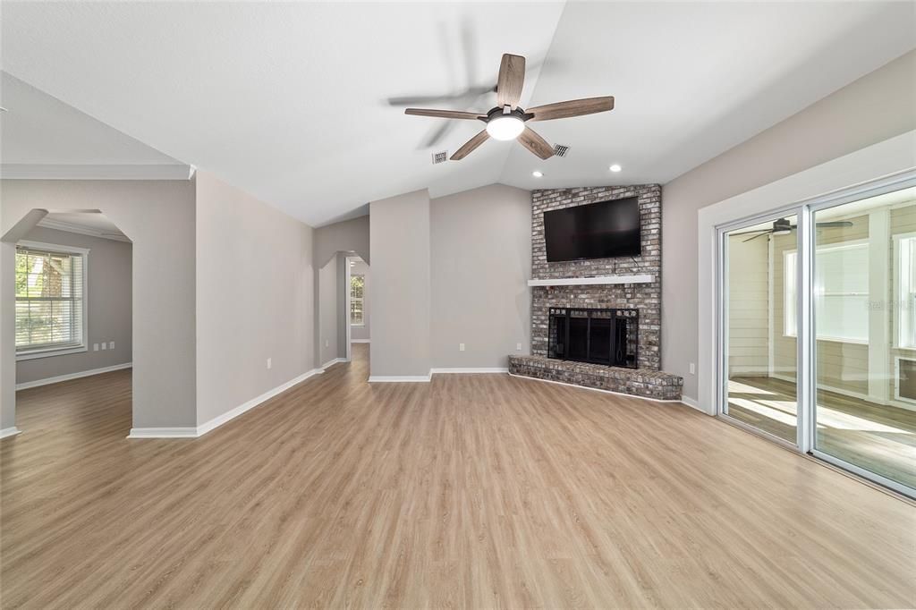 Active With Contract: $684,900 (4 beds, 2 baths, 2139 Square Feet)