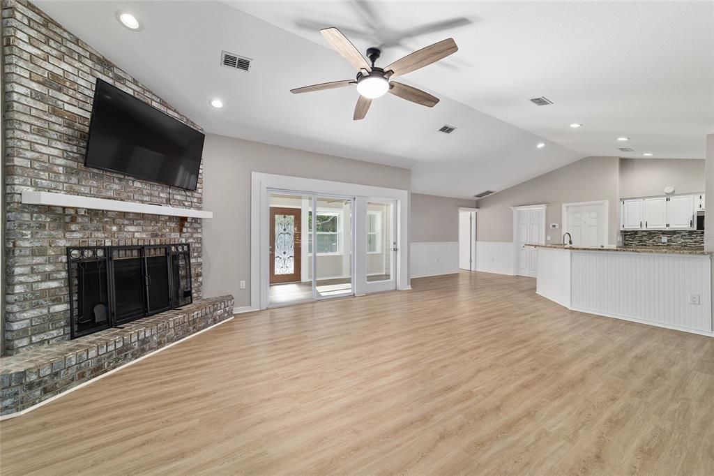 Active With Contract: $684,900 (4 beds, 2 baths, 2139 Square Feet)