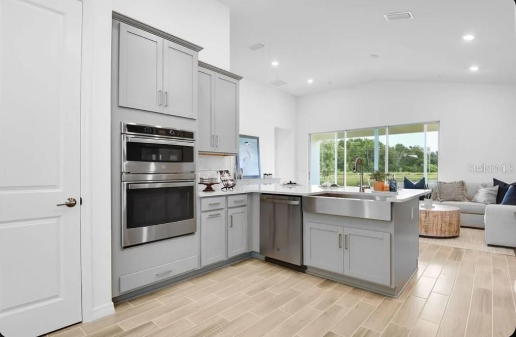 Active With Contract: $541,314 (3 beds, 2 baths, 2055 Square Feet)