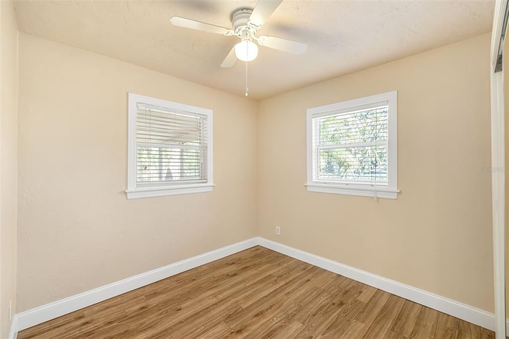 For Sale: $325,000 (2 beds, 1 baths, 1010 Square Feet)