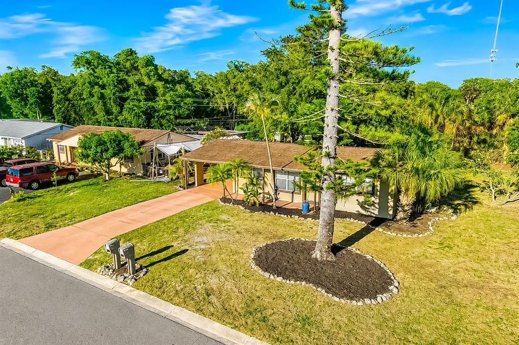 For Sale: $325,000 (2 beds, 1 baths, 1010 Square Feet)