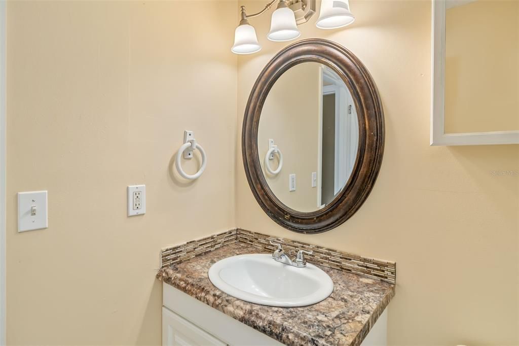 For Sale: $325,000 (2 beds, 1 baths, 1010 Square Feet)