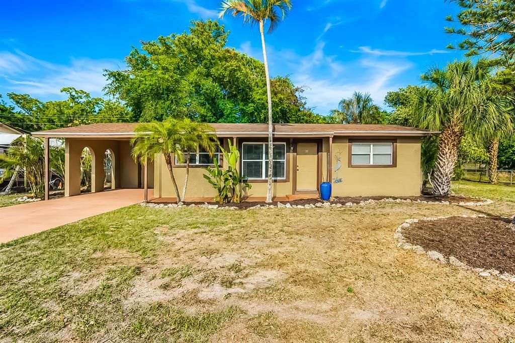 For Sale: $325,000 (2 beds, 1 baths, 1010 Square Feet)