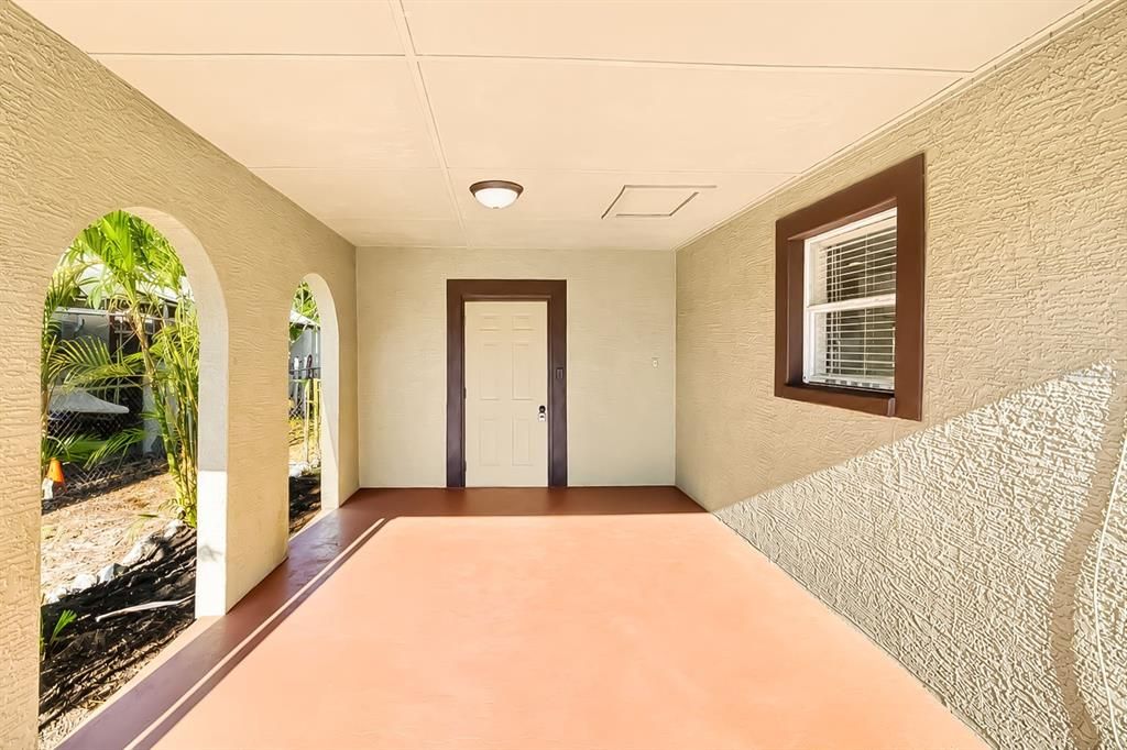 For Sale: $325,000 (2 beds, 1 baths, 1010 Square Feet)