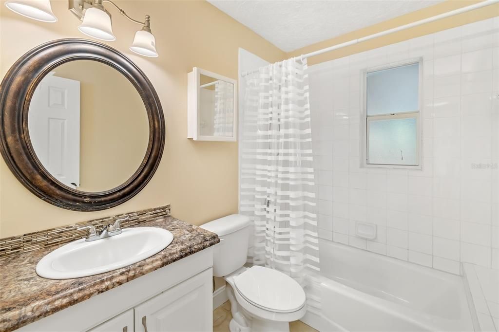 For Sale: $325,000 (2 beds, 1 baths, 1010 Square Feet)