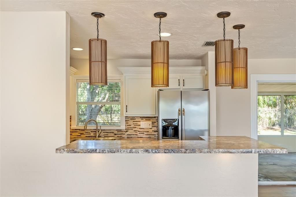 For Sale: $325,000 (2 beds, 1 baths, 1010 Square Feet)