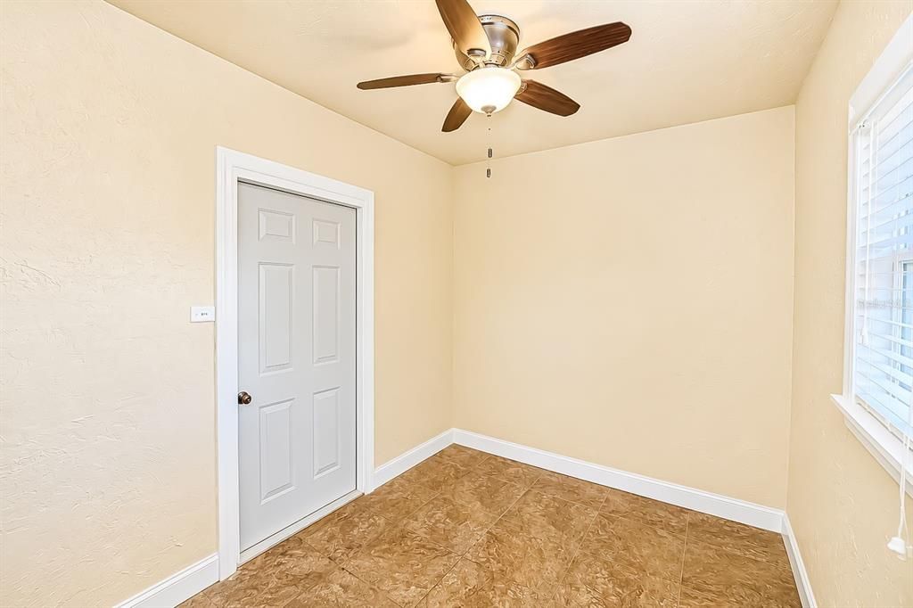 For Sale: $325,000 (2 beds, 1 baths, 1010 Square Feet)