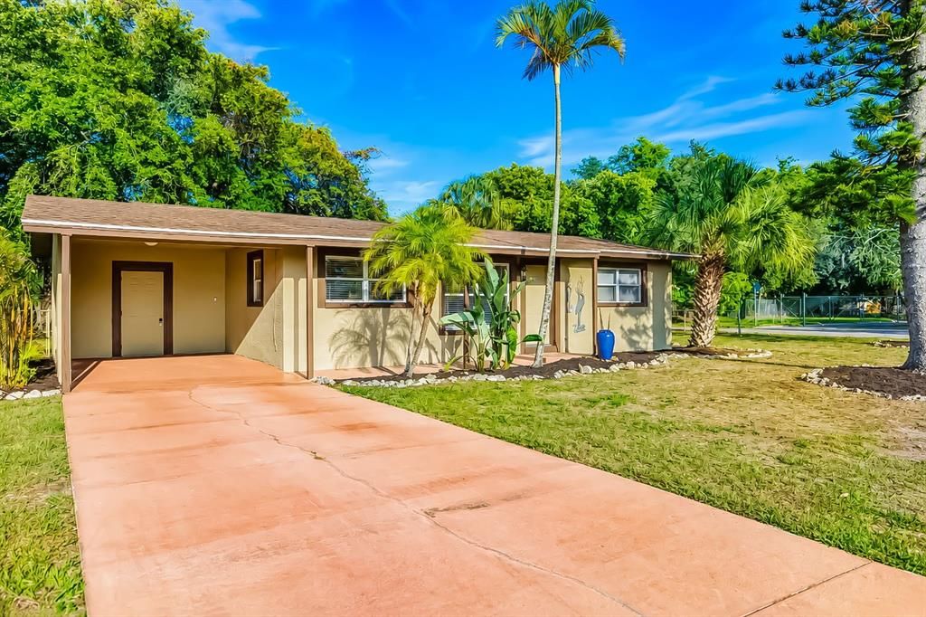 For Sale: $325,000 (2 beds, 1 baths, 1010 Square Feet)