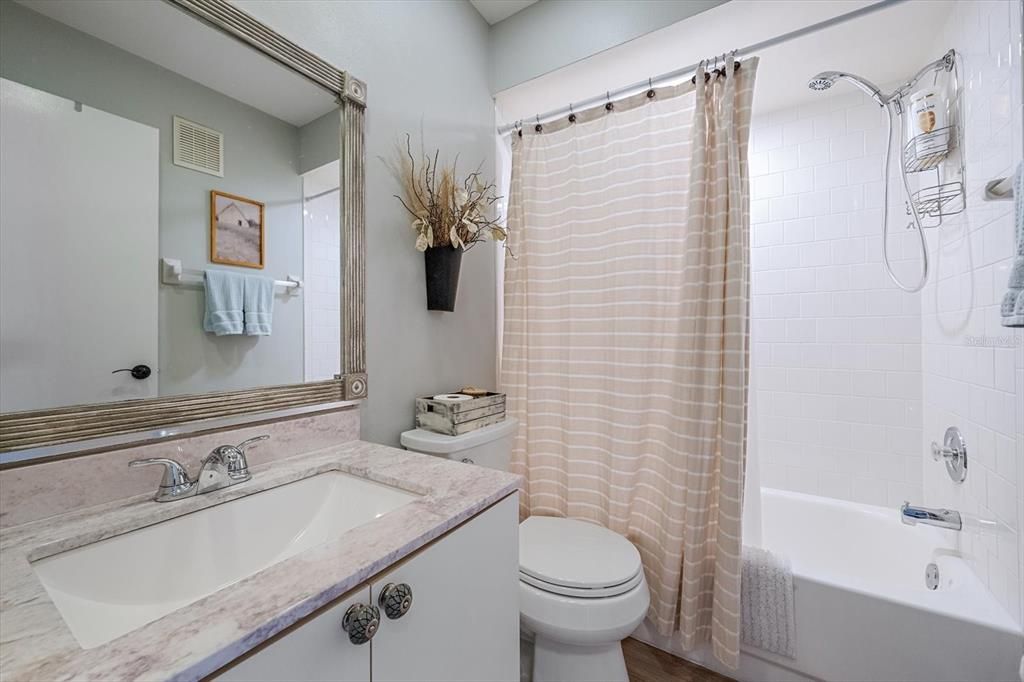 For Sale: $319,000 (2 beds, 2 baths, 1096 Square Feet)
