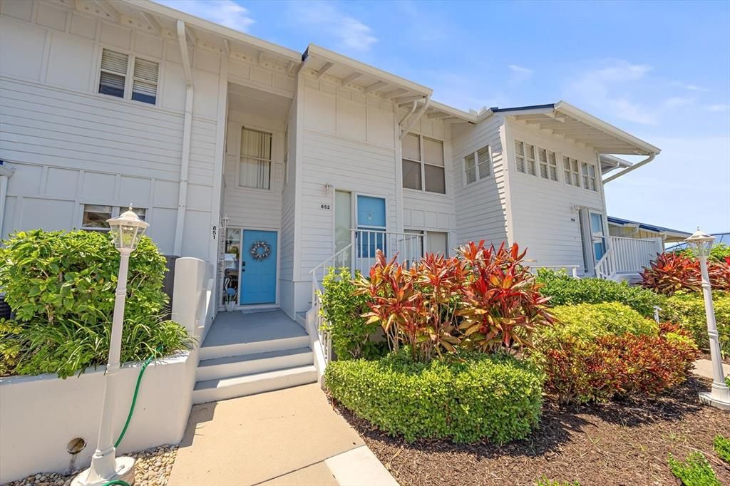 For Sale: $319,000 (2 beds, 2 baths, 1096 Square Feet)