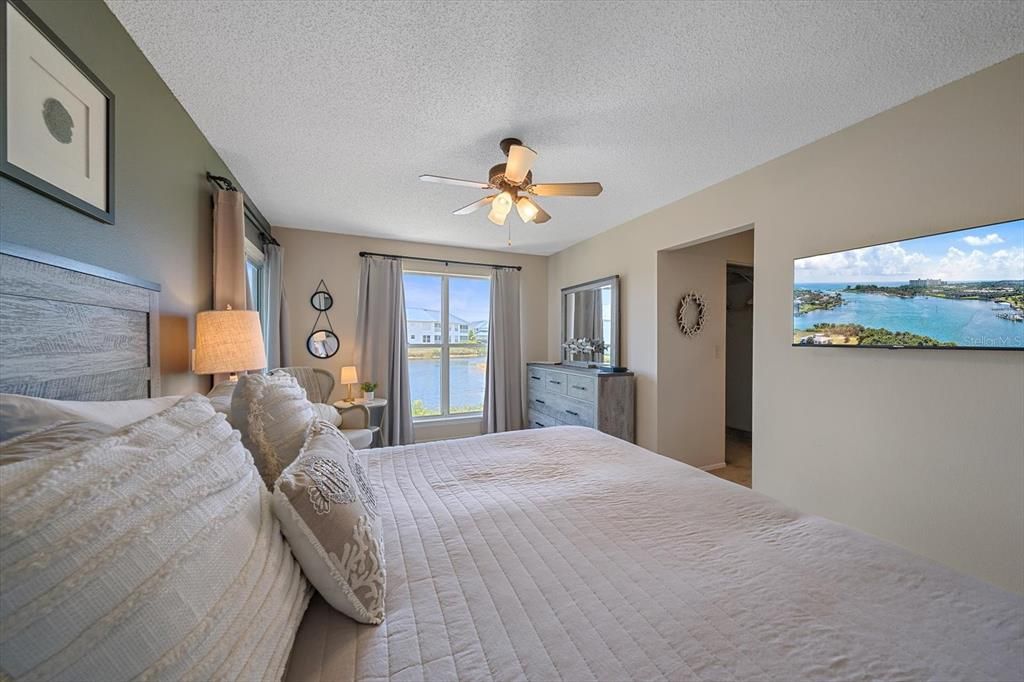For Sale: $319,000 (2 beds, 2 baths, 1096 Square Feet)