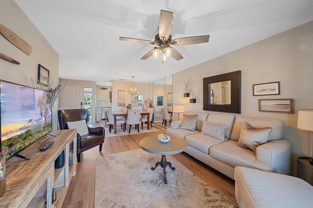 For Sale: $319,000 (2 beds, 2 baths, 1096 Square Feet)