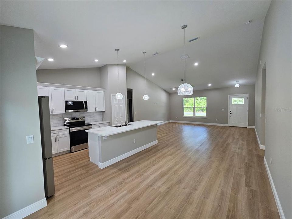 For Rent: $1,850 (3 beds, 2 baths, 1571 Square Feet)