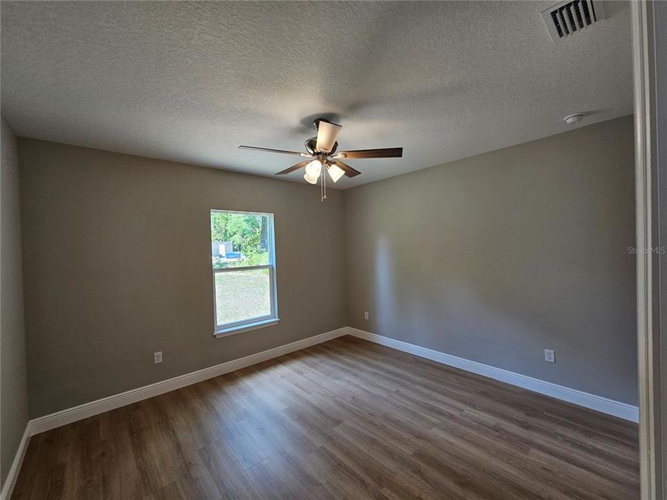 For Rent: $1,850 (3 beds, 2 baths, 1571 Square Feet)