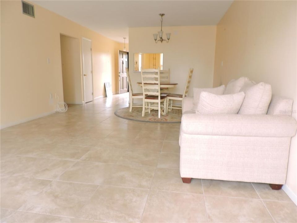 For Sale: $84,900 (2 beds, 2 baths, 1085 Square Feet)