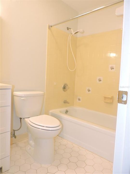For Sale: $84,900 (2 beds, 2 baths, 1085 Square Feet)