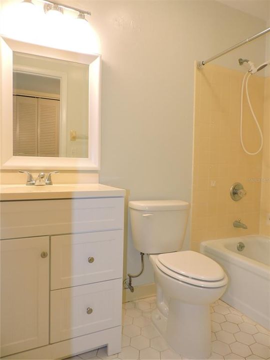 For Sale: $84,900 (2 beds, 2 baths, 1085 Square Feet)
