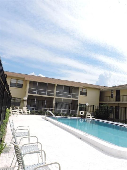 For Sale: $84,900 (2 beds, 2 baths, 1085 Square Feet)