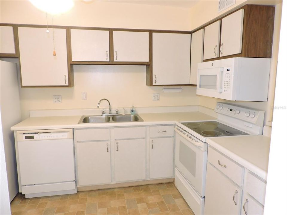 For Sale: $84,900 (2 beds, 2 baths, 1085 Square Feet)