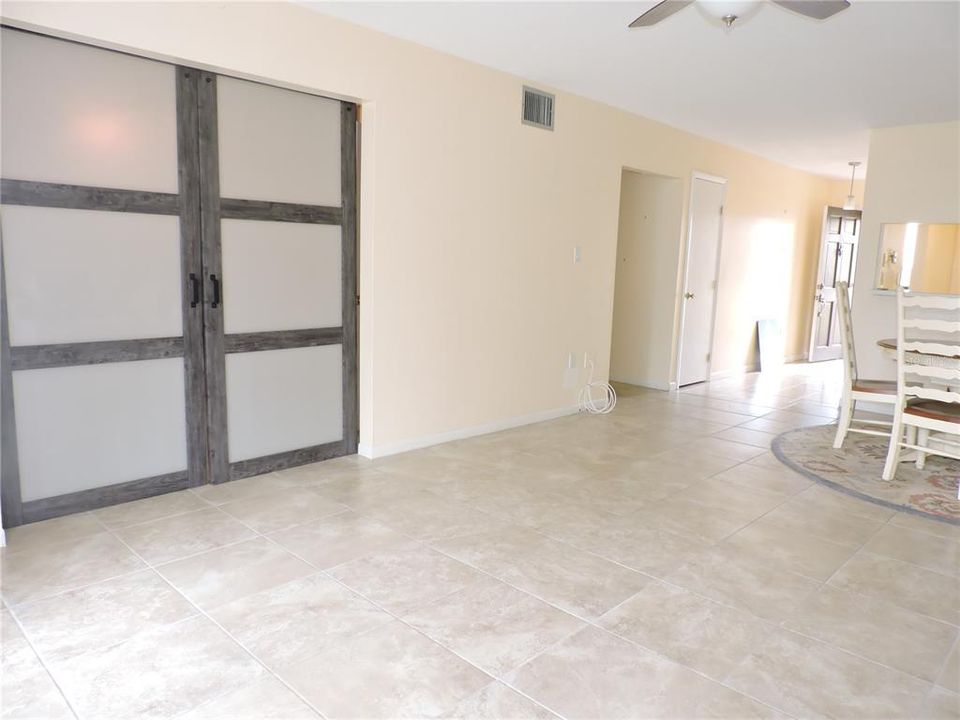 For Sale: $84,900 (2 beds, 2 baths, 1085 Square Feet)
