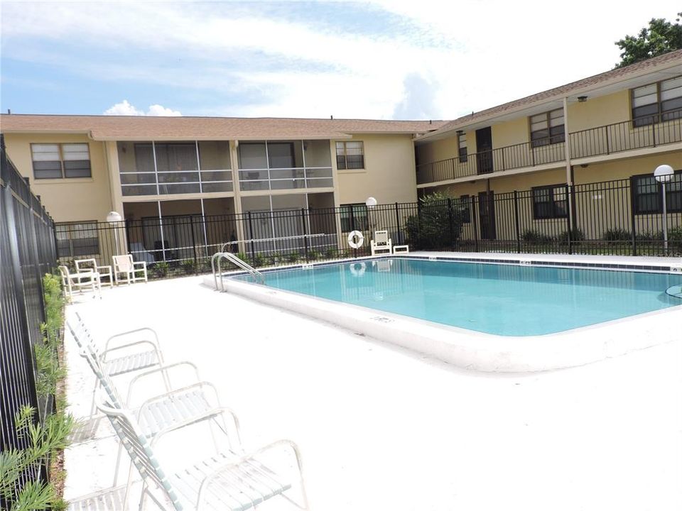 For Sale: $84,900 (2 beds, 2 baths, 1085 Square Feet)