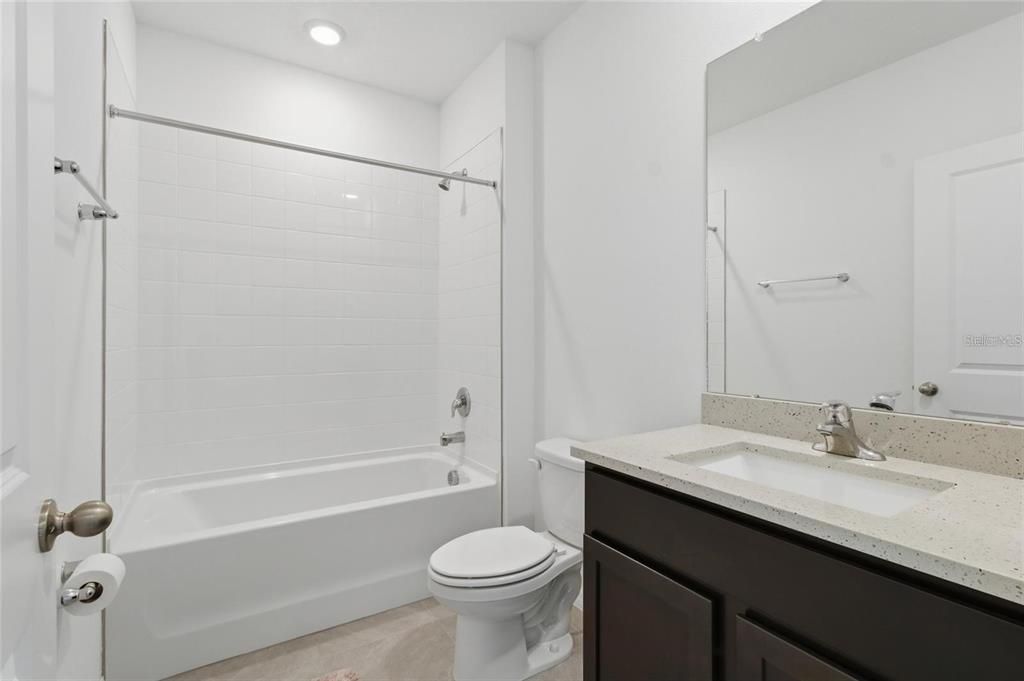En Venta: $399,000 (4 camas, 2 baños, 1828 Pies cuadrados)