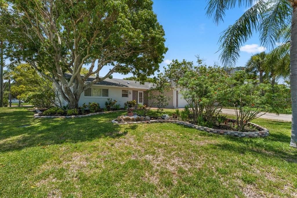 For Sale: $574,900 (3 beds, 2 baths, 1769 Square Feet)