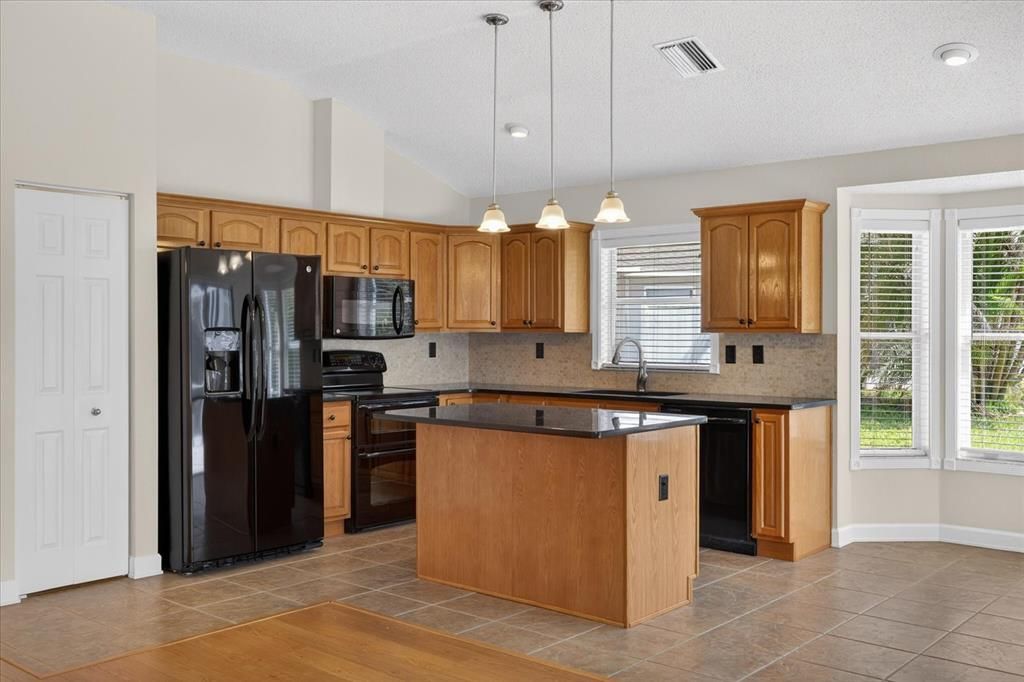 For Sale: $499,000 (3 beds, 2 baths, 1570 Square Feet)
