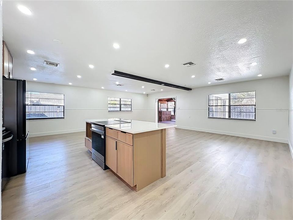 For Rent: $2,950 (3 beds, 2 baths, 1770 Square Feet)