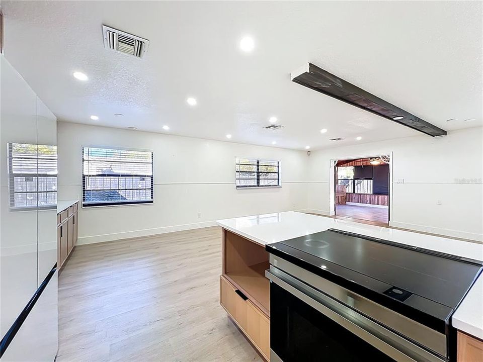 For Rent: $2,950 (3 beds, 2 baths, 1770 Square Feet)