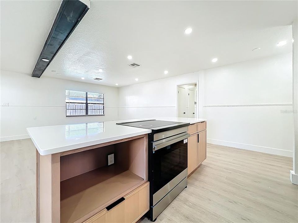 For Rent: $2,950 (3 beds, 2 baths, 1770 Square Feet)