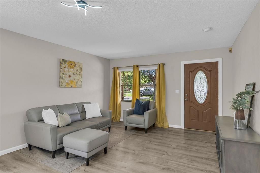 For Sale: $377,000 (3 beds, 2 baths, 1320 Square Feet)