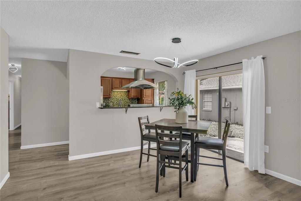 For Sale: $377,000 (3 beds, 2 baths, 1320 Square Feet)
