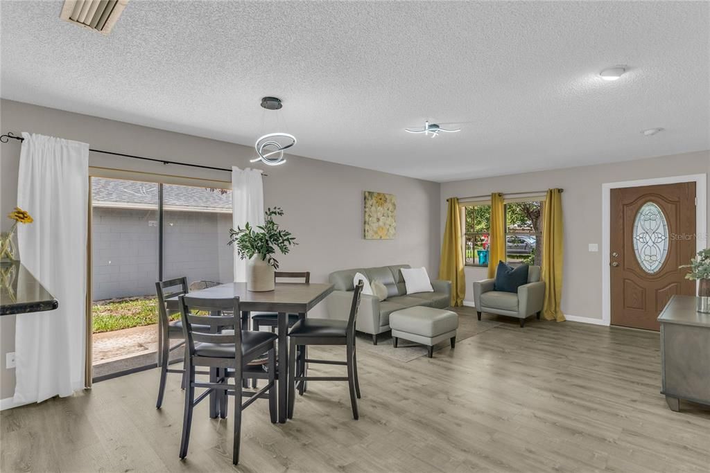 For Sale: $377,000 (3 beds, 2 baths, 1320 Square Feet)