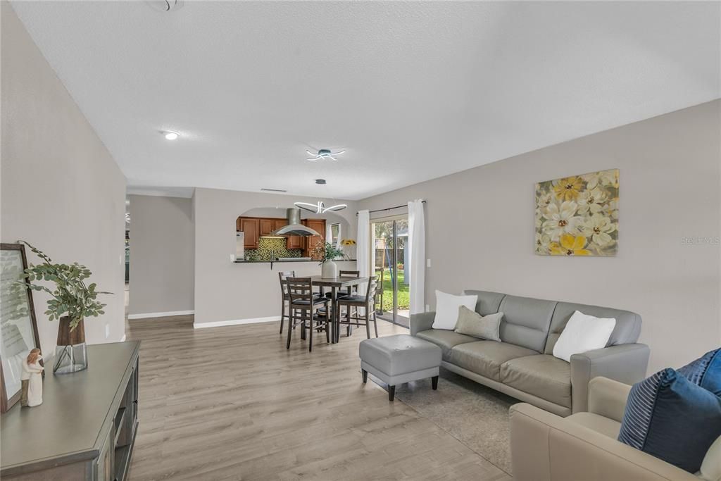 For Sale: $377,000 (3 beds, 2 baths, 1320 Square Feet)