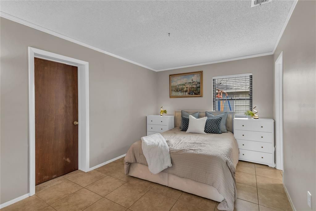 For Sale: $377,000 (3 beds, 2 baths, 1320 Square Feet)