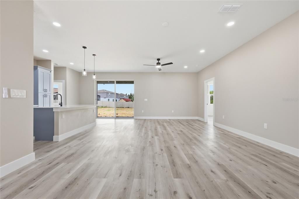 En Venta: $369,999 (4 camas, 3 baños, 1892 Pies cuadrados)
