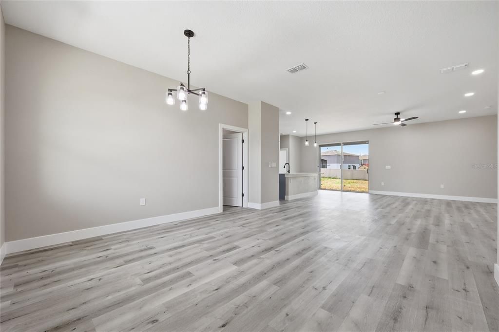 En Venta: $369,999 (4 camas, 3 baños, 1892 Pies cuadrados)