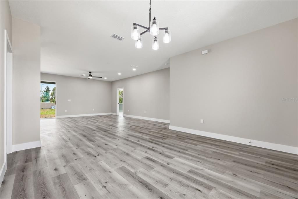 En Venta: $369,999 (4 camas, 3 baños, 1892 Pies cuadrados)