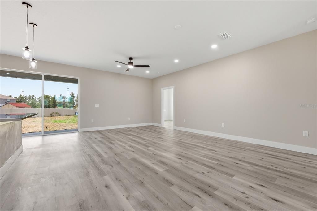 En Venta: $369,999 (4 camas, 3 baños, 1892 Pies cuadrados)