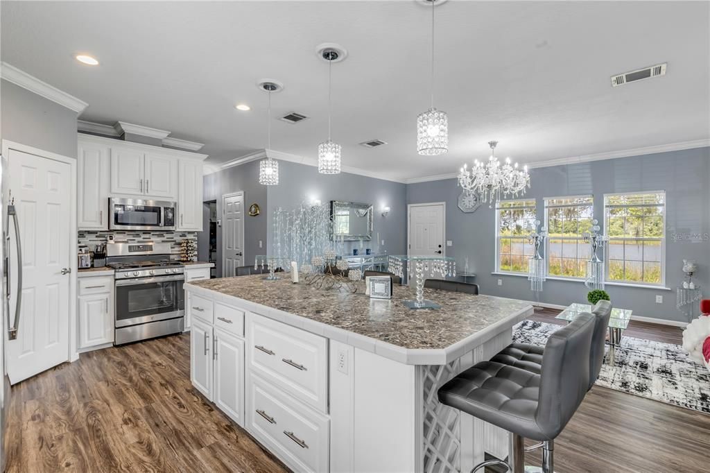 For Sale: $499,900 (3 beds, 3 baths, 1836 Square Feet)
