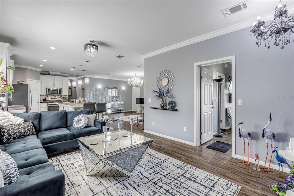 For Sale: $499,900 (3 beds, 3 baths, 1836 Square Feet)