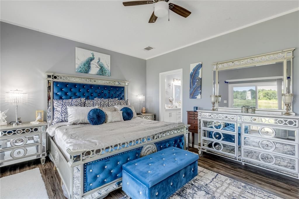 For Sale: $499,900 (3 beds, 3 baths, 1836 Square Feet)
