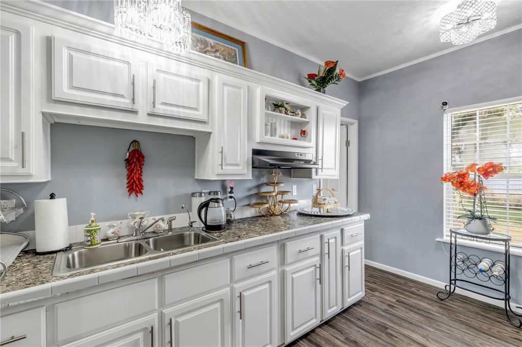 For Sale: $499,900 (3 beds, 3 baths, 1836 Square Feet)