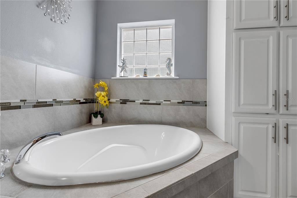 For Sale: $499,900 (3 beds, 3 baths, 1836 Square Feet)