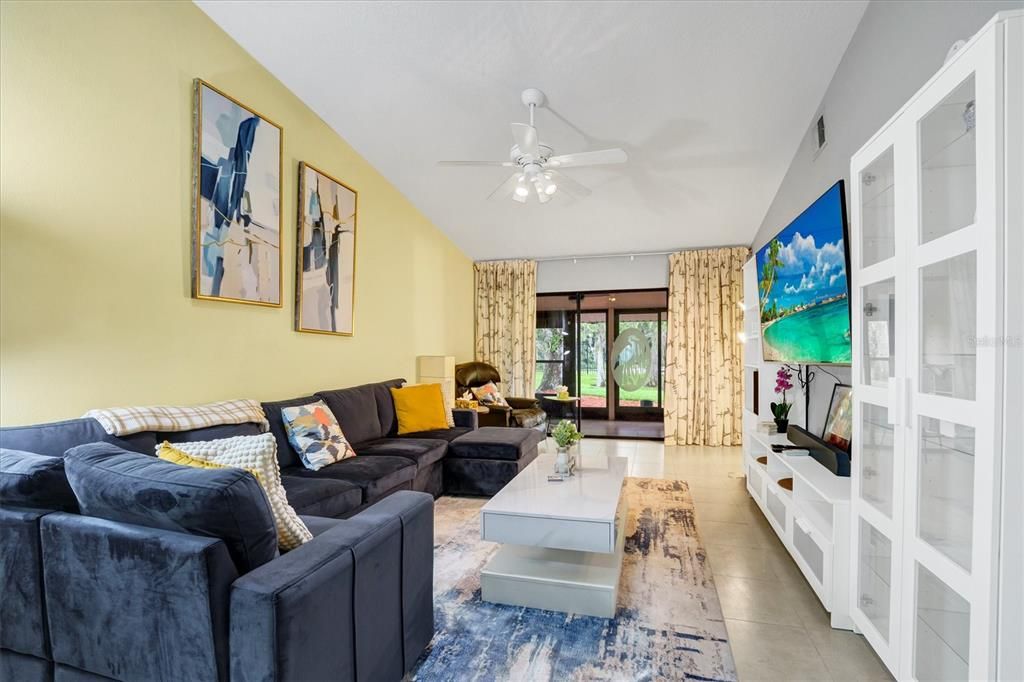 Под контрактом: $179,900 (2 спален, 2 ванн, 1104 Квадратных фут)